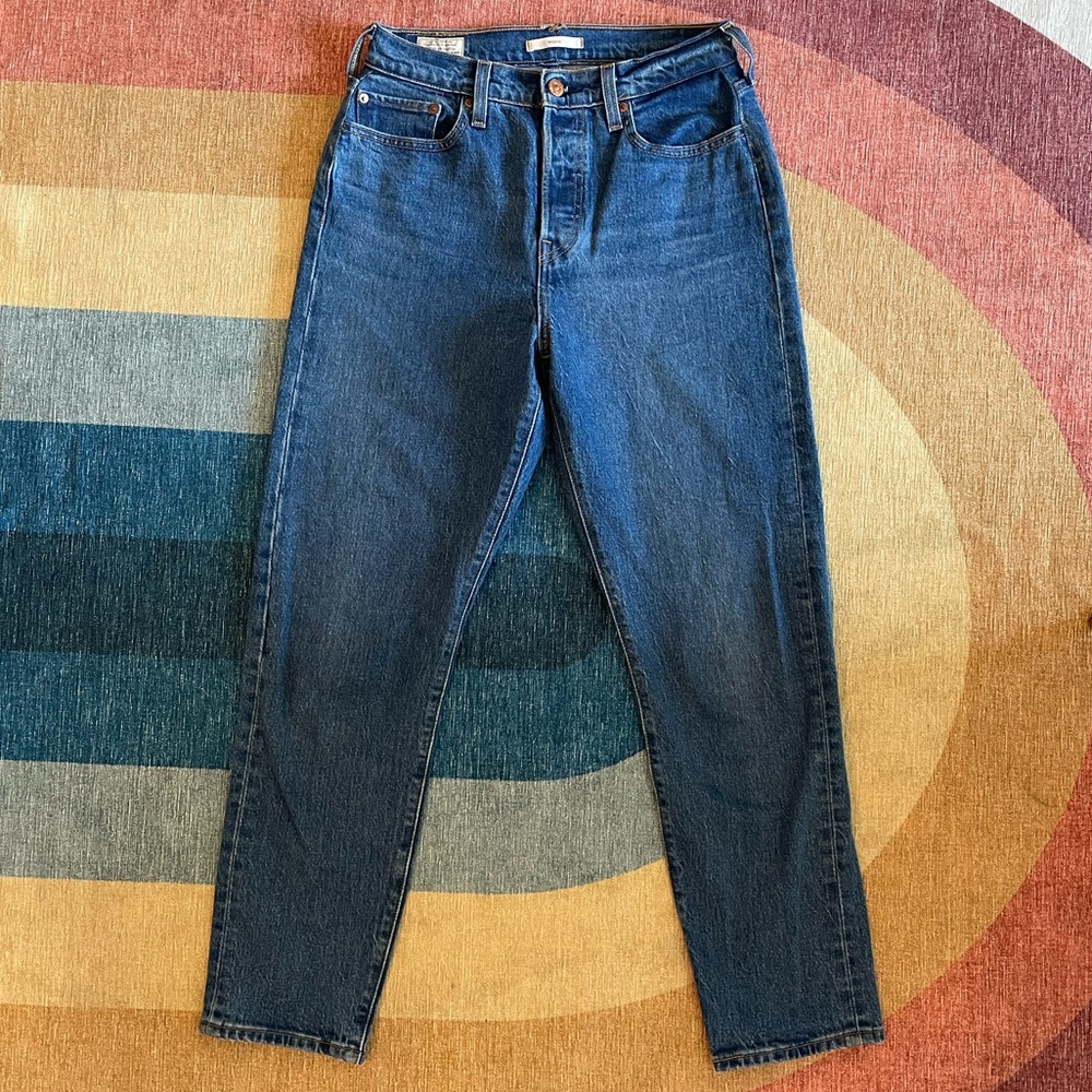 Levi’s premium medium blue wedgies size 27